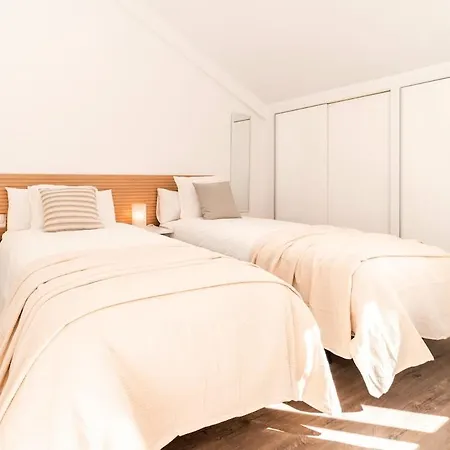 Attic Duplex With 4 Terraces & 5 Min Walk To Apartmán *