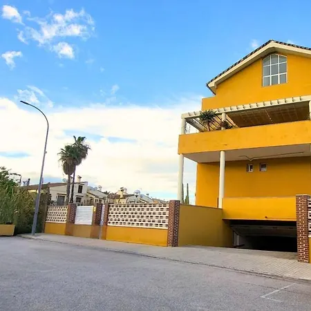 Apartmán Attic Duplex With 4 Terraces & 5 Min Walk To *