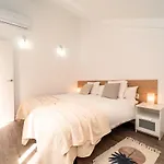 Attic Duplex With 4 Terraces & 5 Min Walk To Apartment *