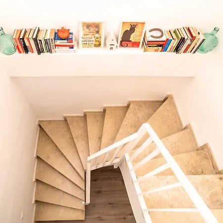 Attic Duplex With 4 Terraces & 5 Min Walk To